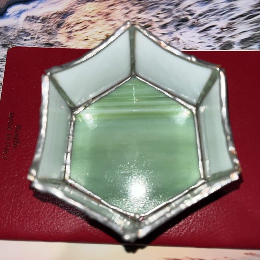 Handmade Stained Glass Lead Trimmed Trinket Dish/Bowl. White Sides W/ Green Base - Picture 2 of 13